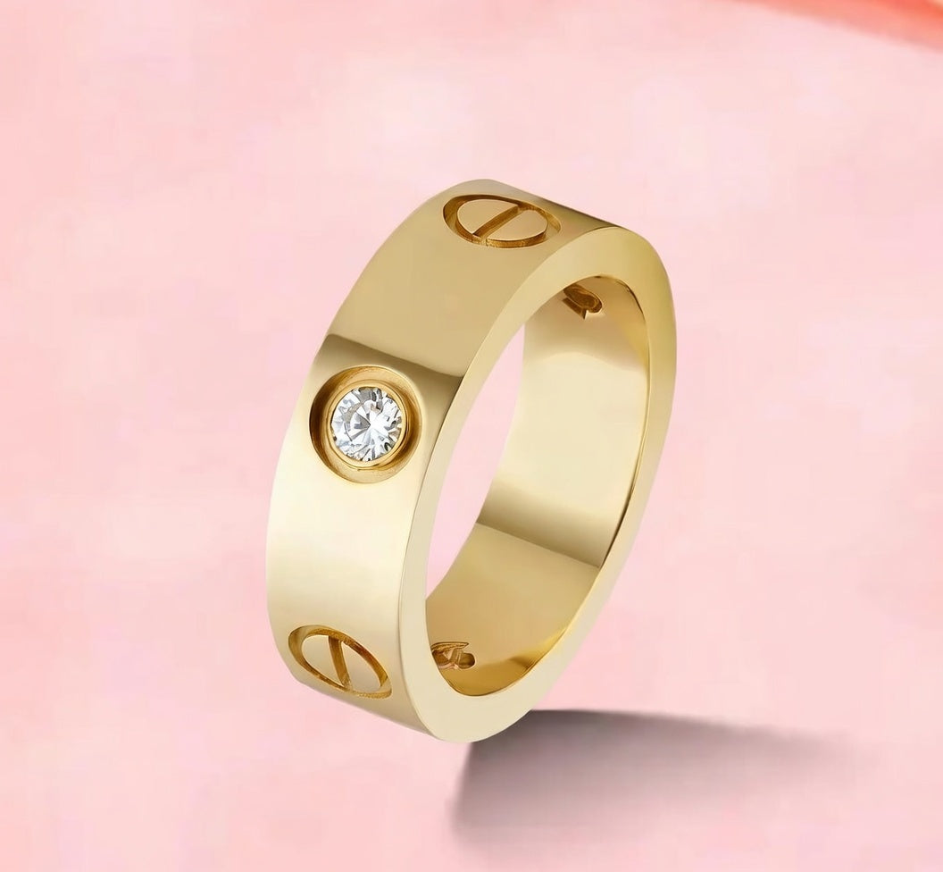 Luxury Screw Detail Crystal Ring